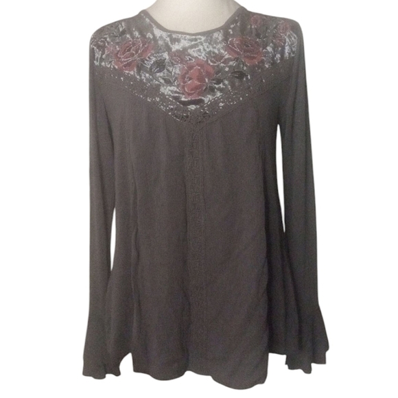 Altar's State Gray Velvet Detail Flutter Long Sleeve Floral Blouse Size Small - Picture 1 of 7